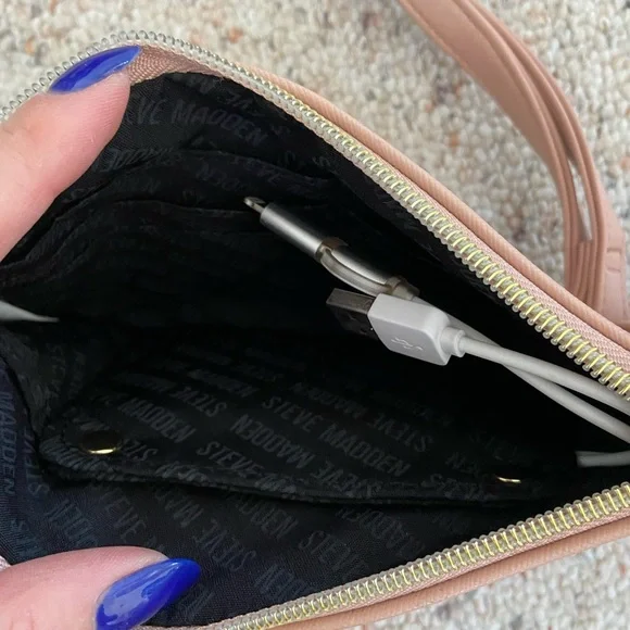 Mini handbag with phone charger - Picture 2 of 6